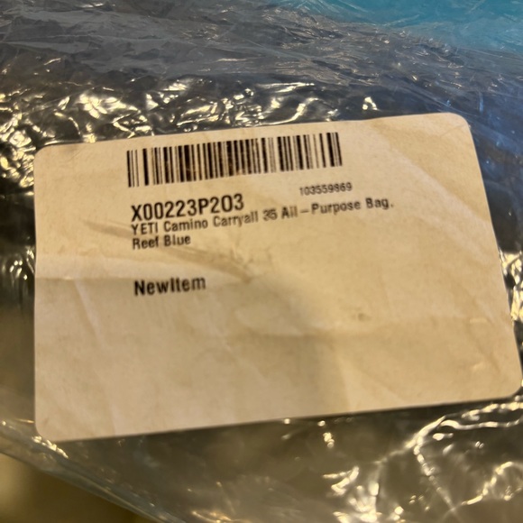 New Yeti Camino Carryall 35 all purpose bag. It’s beautiful reef blue. Must have - Picture 9 of 9